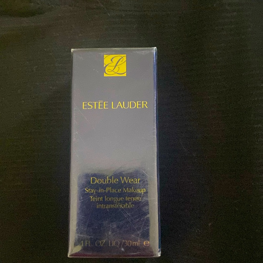 Estee Lauder foundation 1C0 shade shell NEW